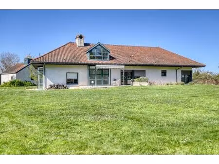 vendat: maison d'architecte sur 5500m2 de terrain plat  clos et arboré