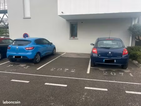 loue place de parking dans résidence sécurisée