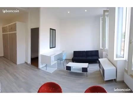 t2 proche timone 38m²