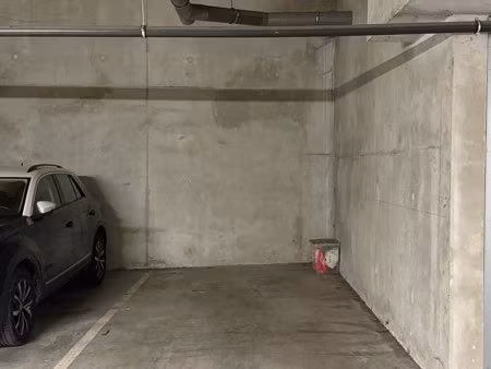 place de parking dans une résidence sécurisée
