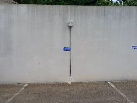 place parking extérieur – résidence sécurisée – idéal suv / compacte – les caillols
