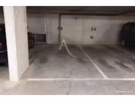 parking/box 1 pièce 16 m²