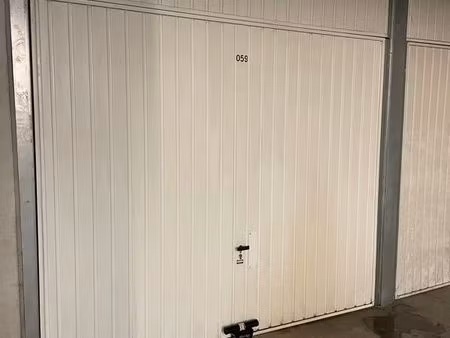 location garage/box fermé de 16m2 (secteur jules cantini/rouet)