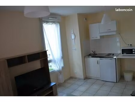 t1 entièrement meublé et équipé proche jean macé avec garage fermé