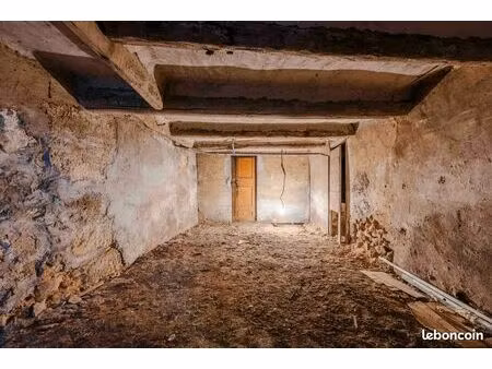 cave 35 m2 - accès direct sur rue