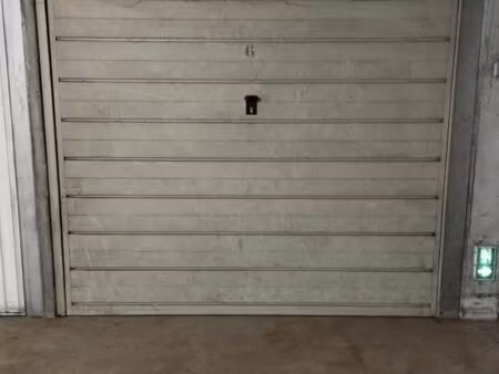 garage/box 13 m² bron