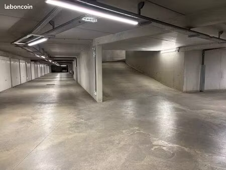 place de stationnement res sécurisée jardins augustine