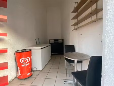 local proche place cadenat belle de mai