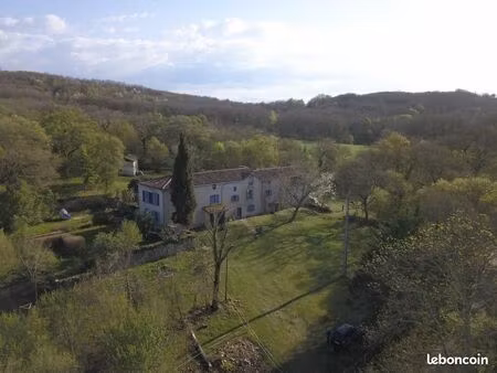 propriété 9 pièces 259 m²