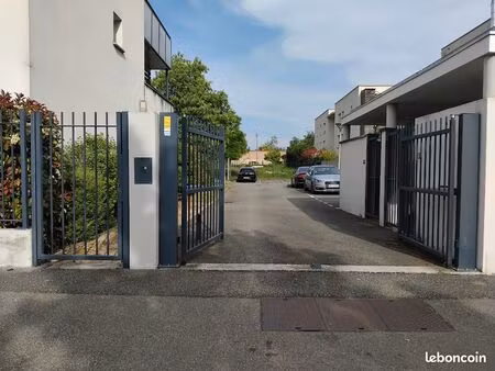 vend place de parking sécurisé