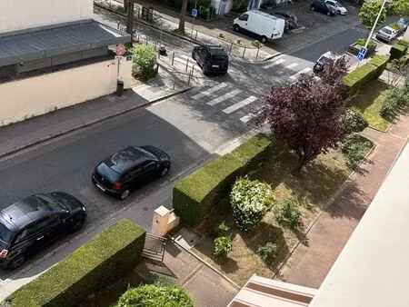 ◊ t4 lumineux – emplacement ultra recherché frères lumière – disponible 1er mai