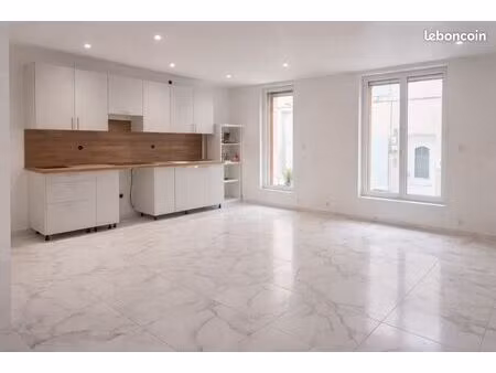 triplex de charme rénové – anciennes écuries historiques – centre-ville