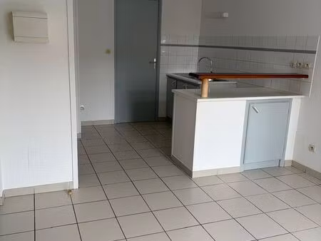 studio repeint en centre ville de lezignan