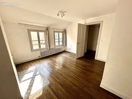 f2 de 32m² au centre-ville  proche fac  chauffage compris