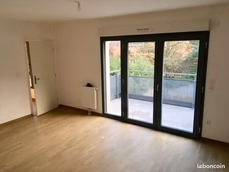 appartement récent 3 pièces 57 m2 cuisine équipée + parking sécurisé + balcon