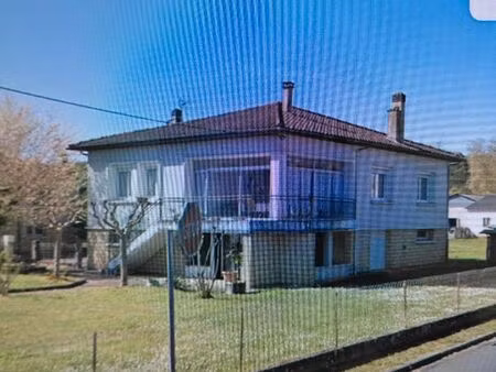 lalinde. 9maison a louer avec jardin proche commerces