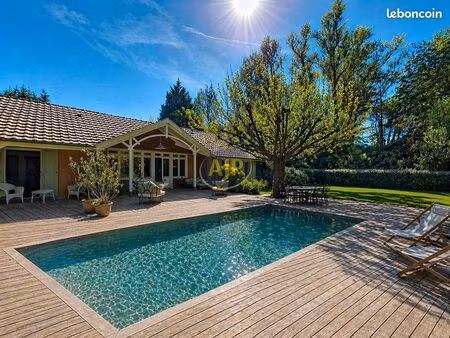 maison 8 pièces 230 m²