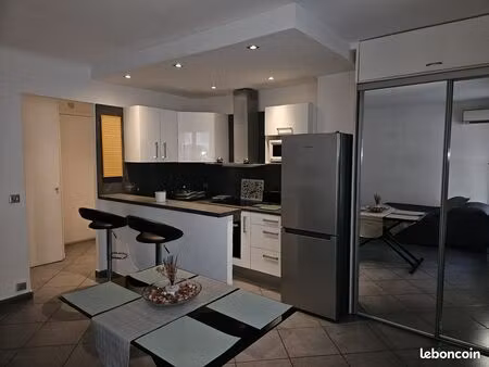 très beau studio au bord de plage