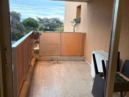 a louer a l'année studio 46 ave de nice a antibes