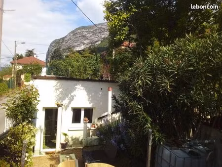 maisonnette et jardin