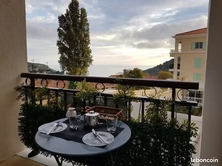 a louer  superbe 2 pièces avec terrasse vue mer  neuf  meublé  garage fermé