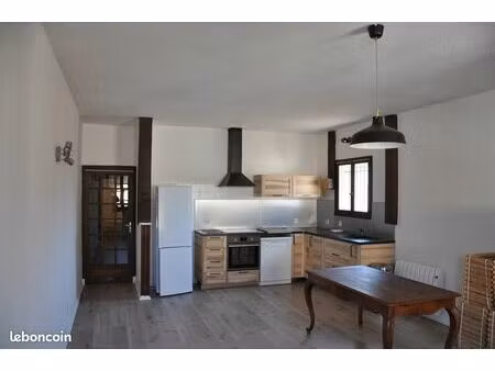 location t2 plein centre lévignac