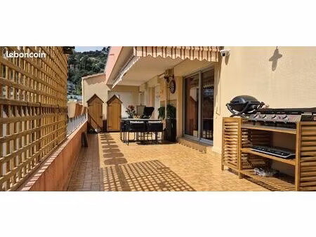 appartement 3 pièces rénové avec grande terrasse et garage – menton