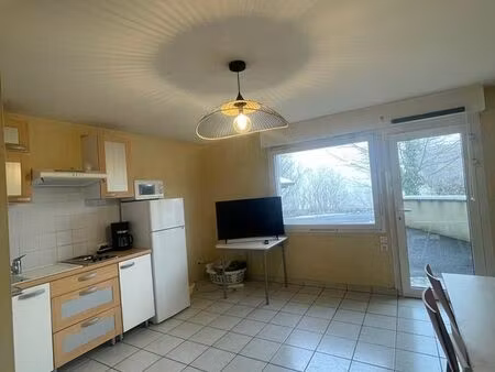 a louer studio 650 euros toutes charges comprises