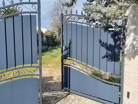 terrain 329 m² trets