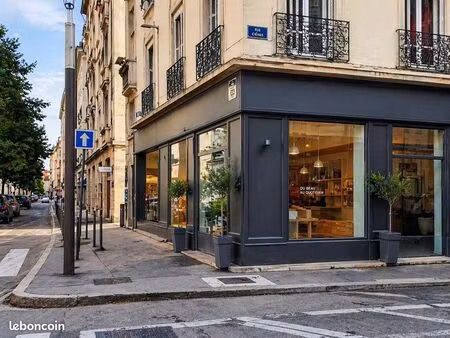 local commercial 8% lyon 9 locataire aaa