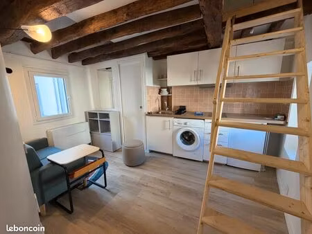 studio (15m2 + mezannine) à grands boulevards