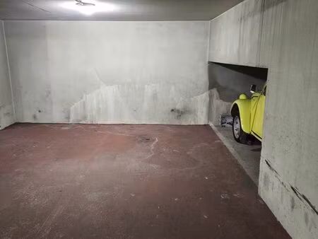 place de parking à louer (le marais  place des vosges  bastille)