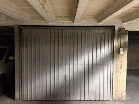 ◊ box fermé sécurisé 11 m² – canal st-martin – accès facile