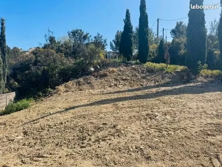 terrain 320 m² le rove