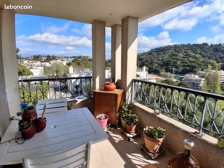 3p 60 m² dernier étage en angle avec terrasse vendu meublé avec parking + garage fermé