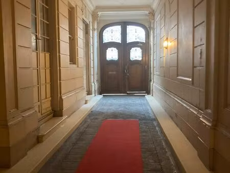 paris 8 face arc de triomphe