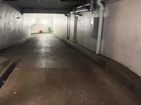 parking/box 1 pièce 12 m²