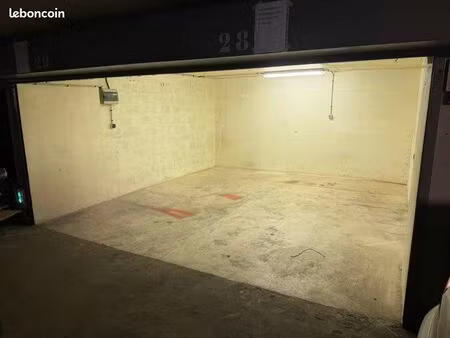 double box 24m2 avec électricité