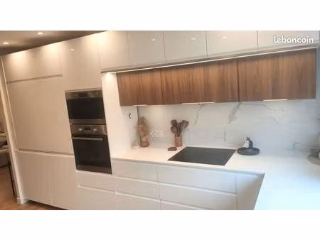 bel appartement 3/4 pièces rénové avec piscine et parking