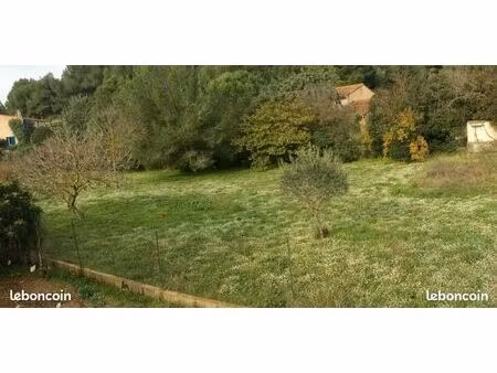 terrain 700 m² ensues la redonne