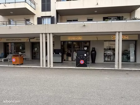 cède local commercial 120m² centre ville