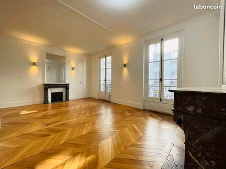 trois. pièces 2 chambres/ rivoli /hôtel de ville