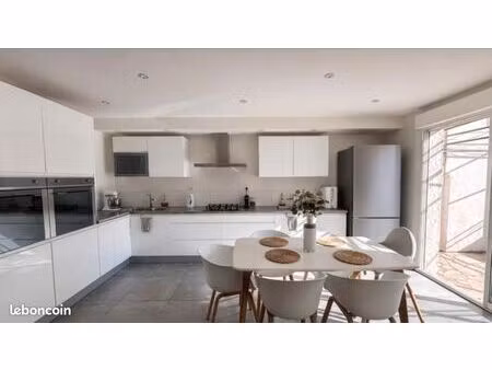 maison de ville coeur gratte-ciel