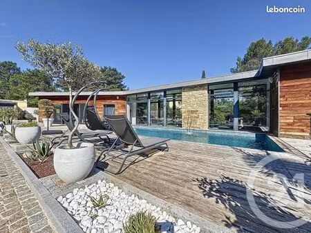 villa 4 pièces 163 m²