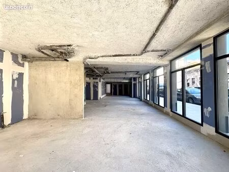 local commercial 201 m² nice