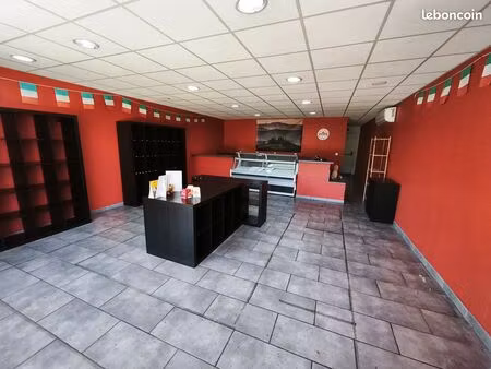 a louer local commercial 70m² + grand parking clientèle