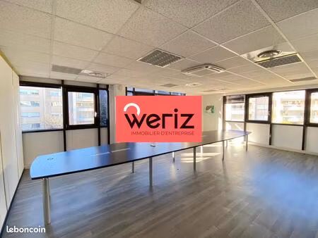bureaux 300 m²