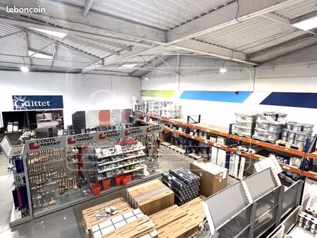 local bureaux 695 m²