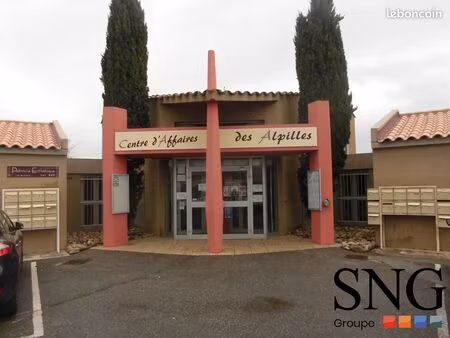 local commercial 32 m² eyguières
