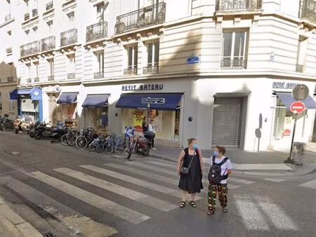 boutique 843 m² paris